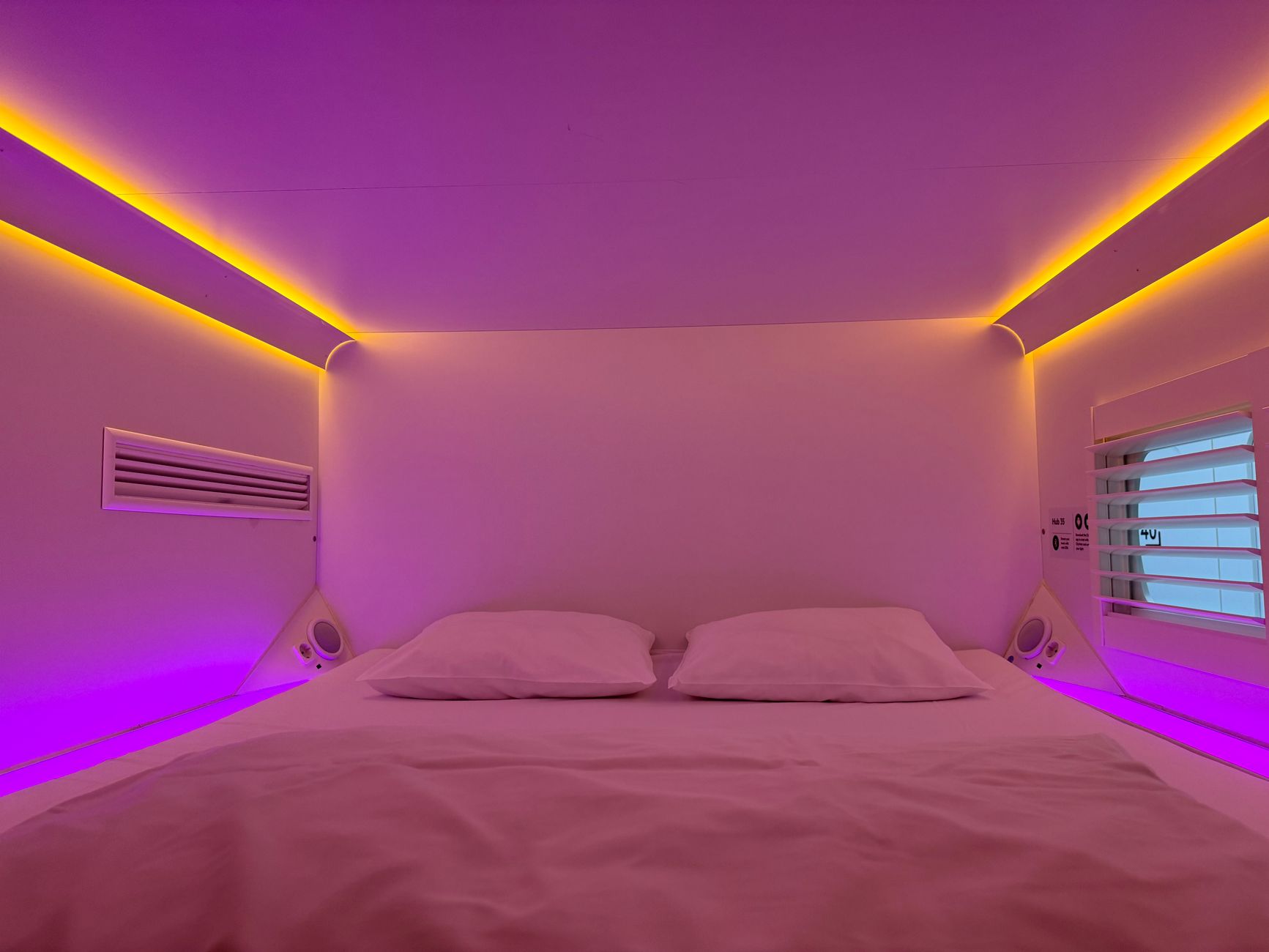 YOTEL, 힐튼 명예 프로그램에 합류, 향후 몇 년간 대규모 성장 계획 - compact hotel room smart bed