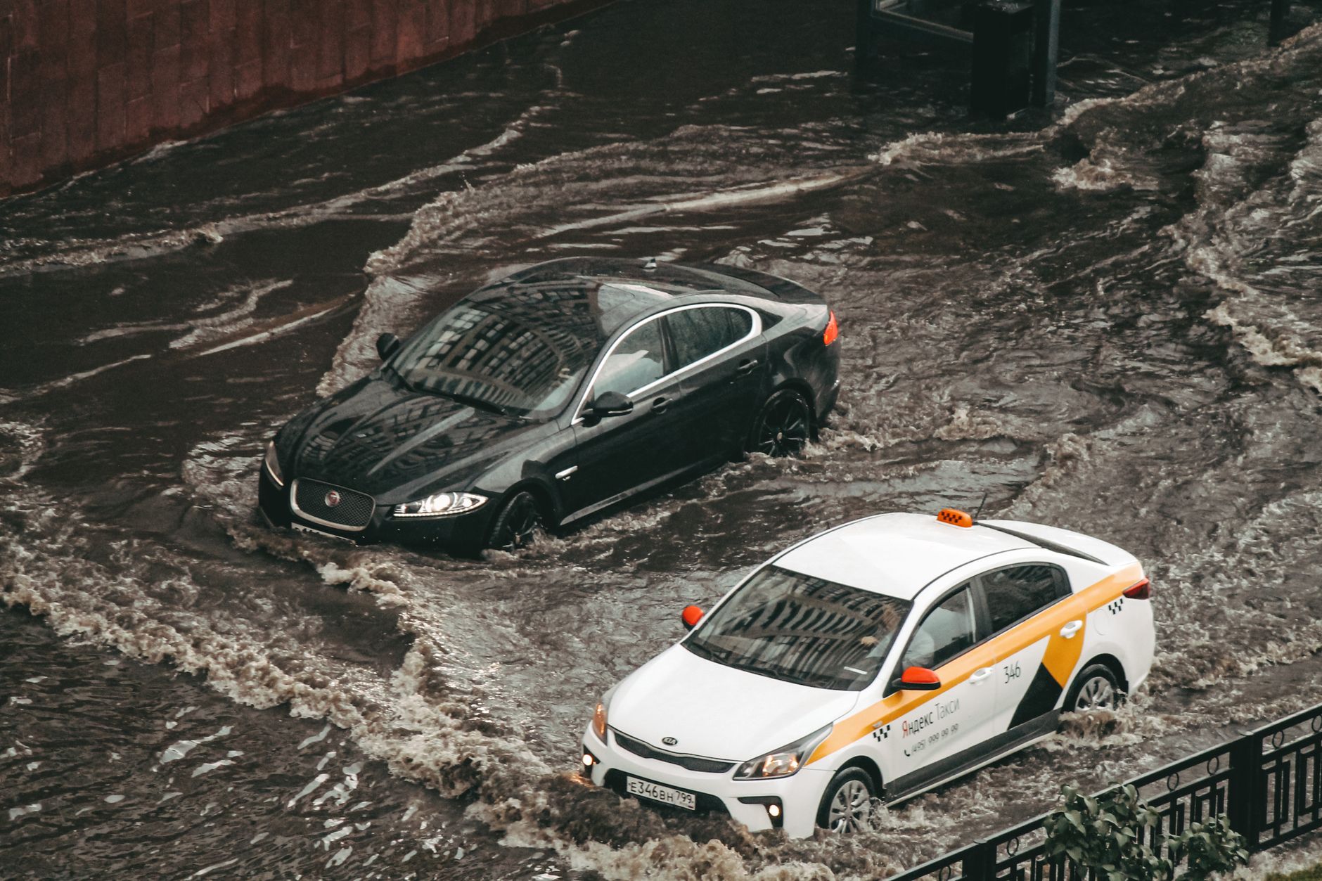 中, '슈퍼태풍'에 초긴장…홍수·토네이도 피해 확산 - flooded city street China