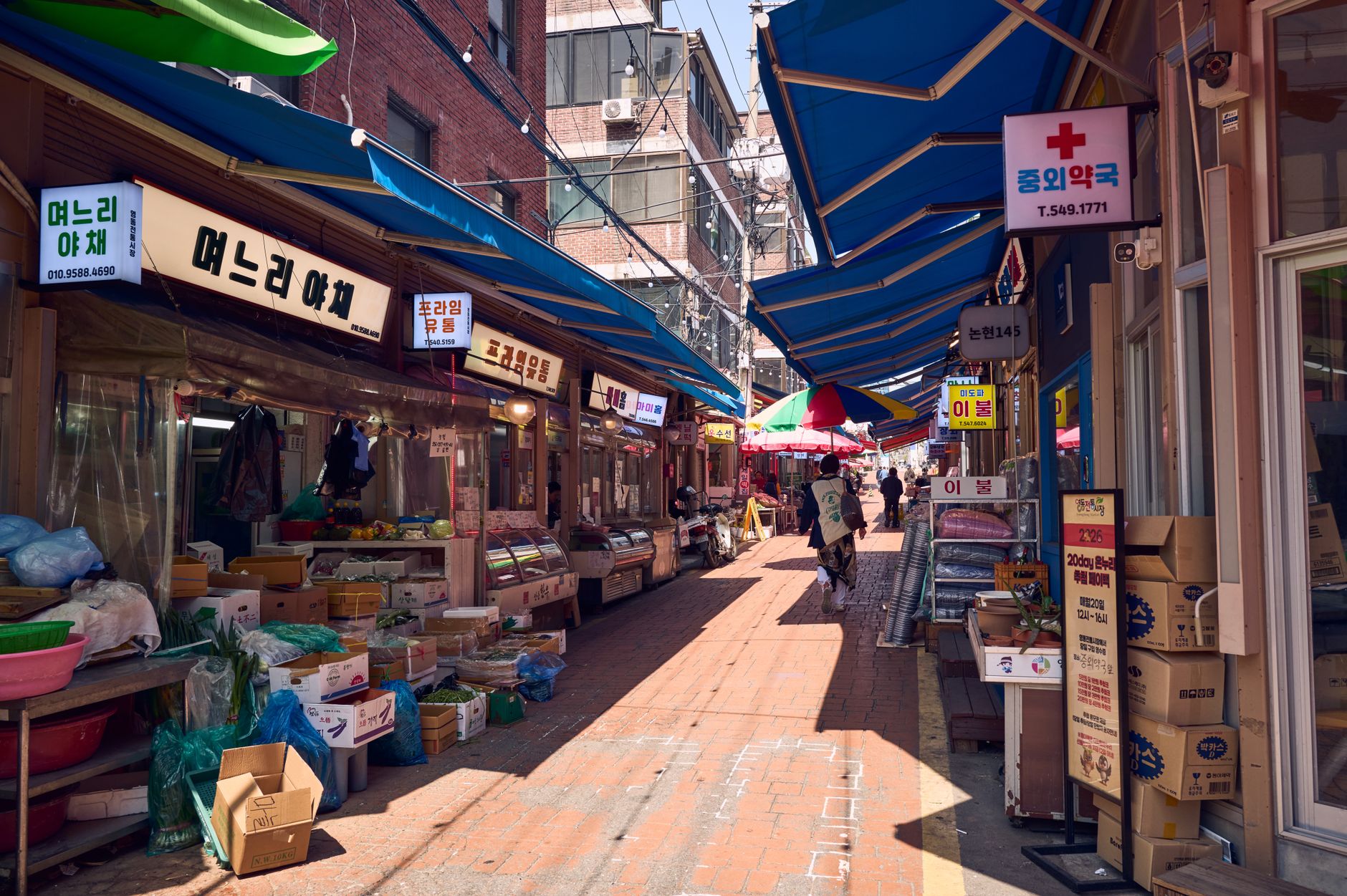 “1인당 20만원 또 드릴게요”…민생지원금 제한없이 뿌린 - Korean local market shopping street