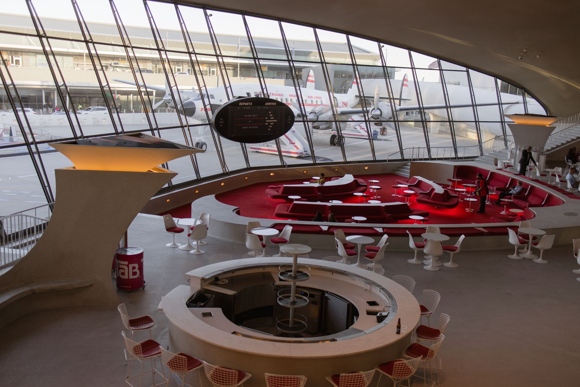 YOTEL, 힐튼 명예 프로그램에 합류, 향후 몇 년간 대규모 성장 계획 - airport terminal hotel lounge