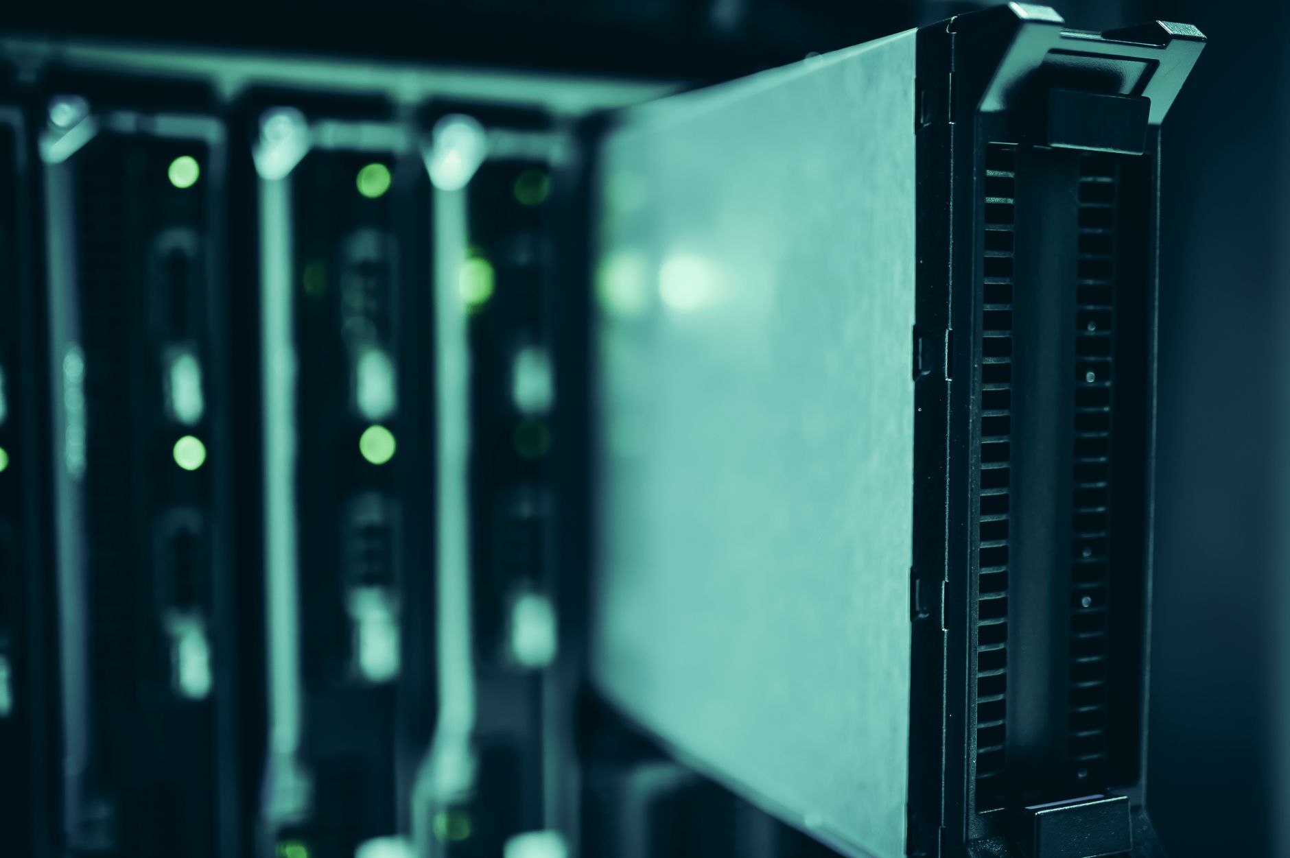 삼성 로봇패권 경쟁 승부 - factory data center server room
