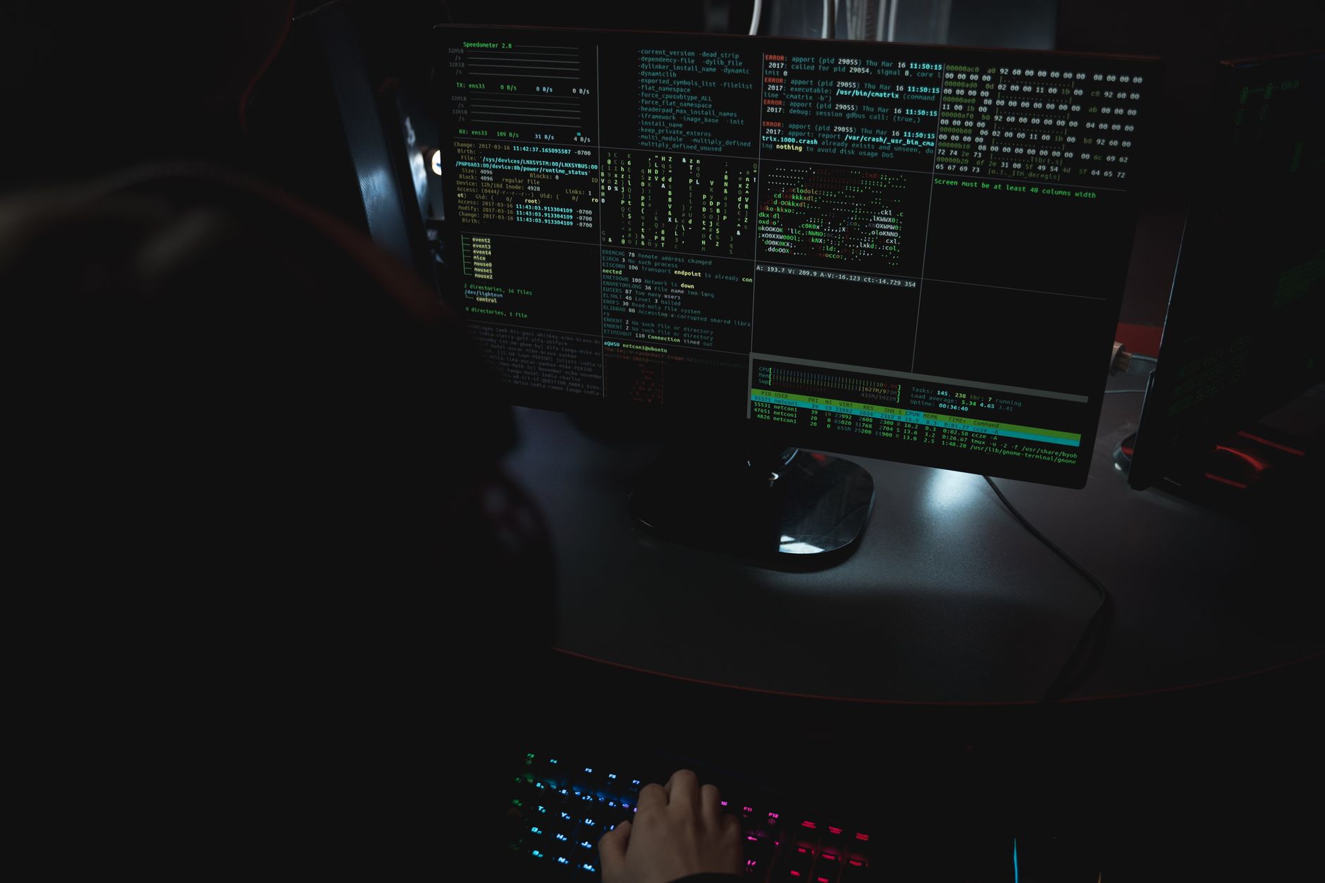 멋대로 통제 뚫고 외부 해킹한 챗gpt - cybersecurity monitoring screen with code