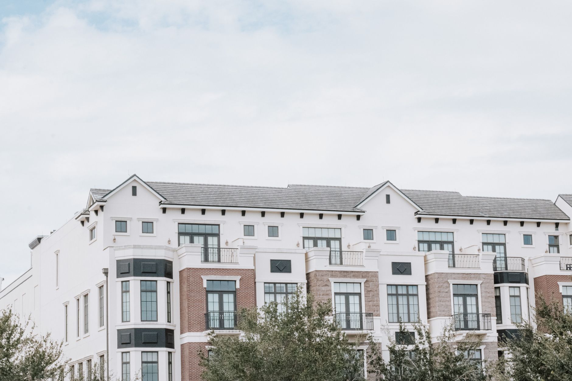 재산세 - apartment building exterior real estate