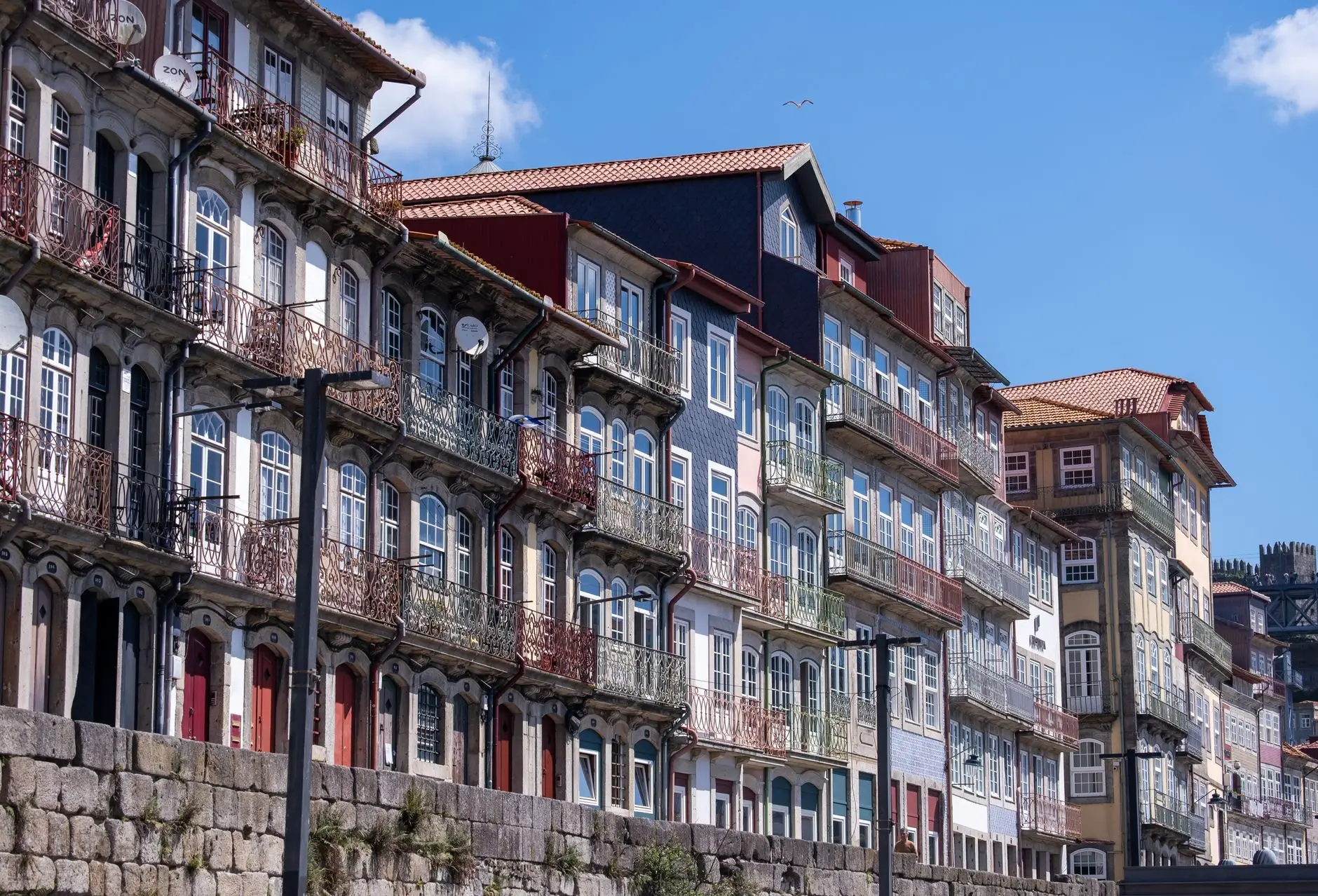 Get a free stopover in Portugal with TAP (and a 25% discount on an internal flight) - Porto riverside colorful houses