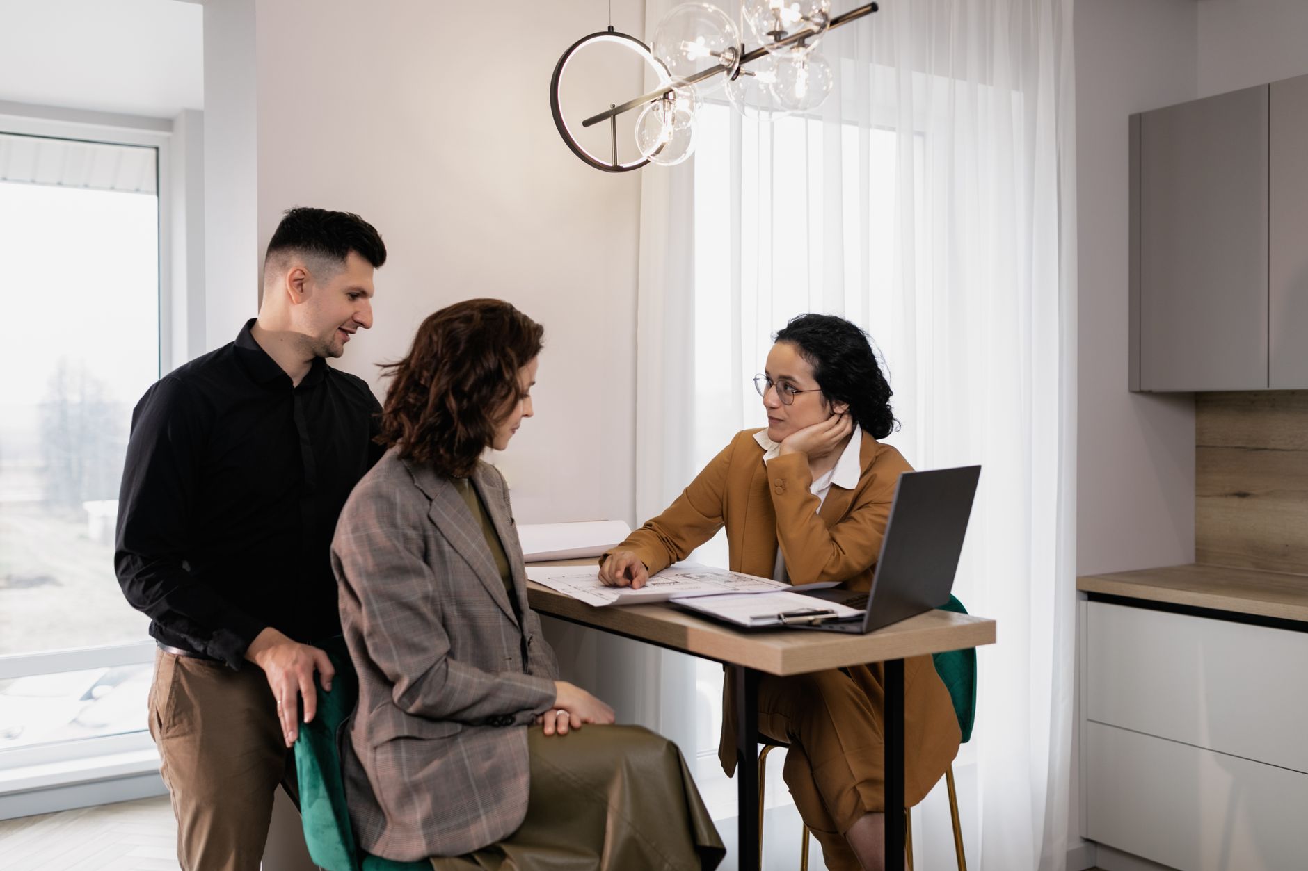 PF확대·규제완화로 '과감한 공급'…투기적 비거주 선별은 신중 - real estate agent office consultation Korea