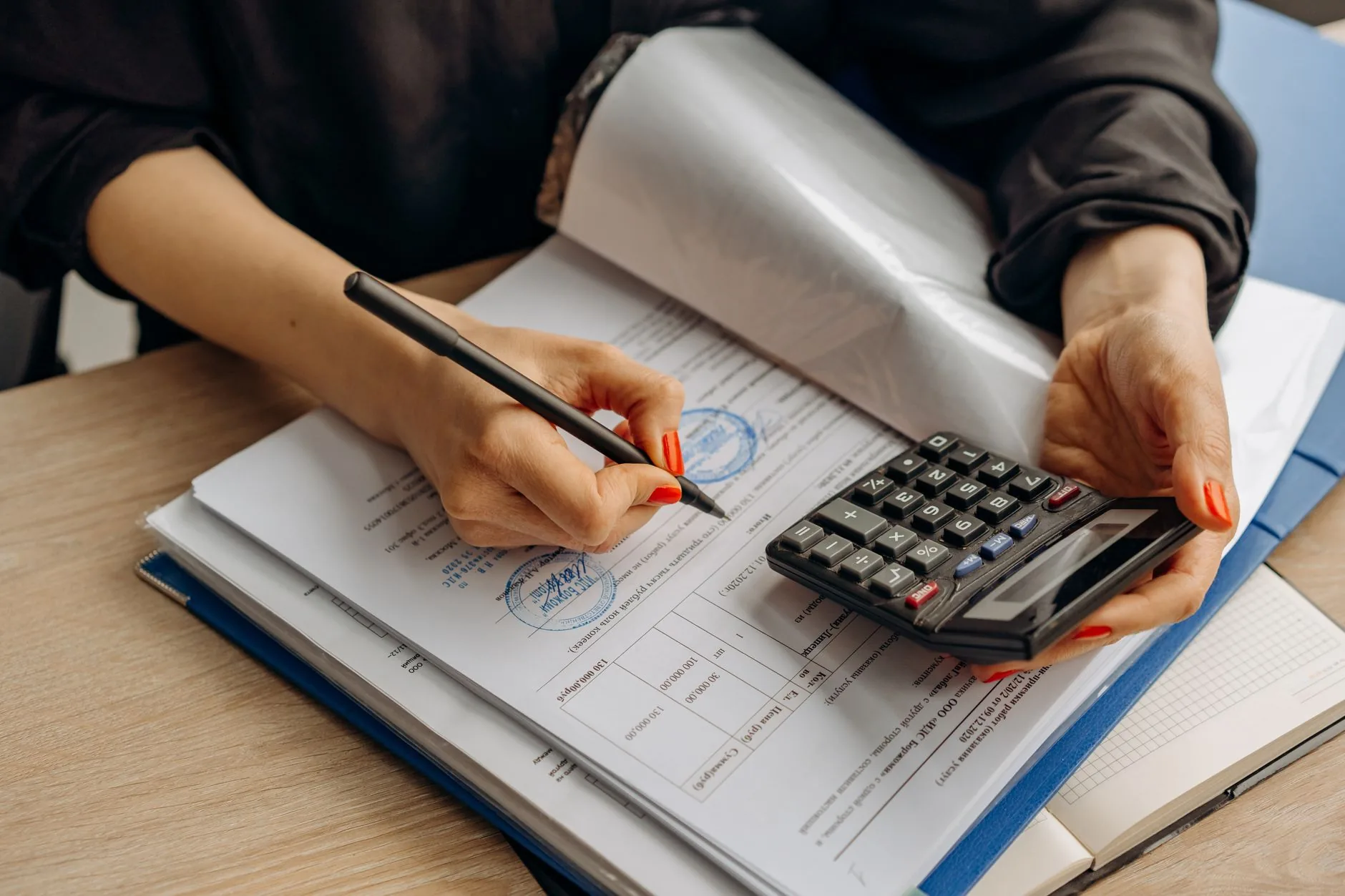 재산세 납부기한 지남 가산세 - Korean woman reviewing tax bill document at desk