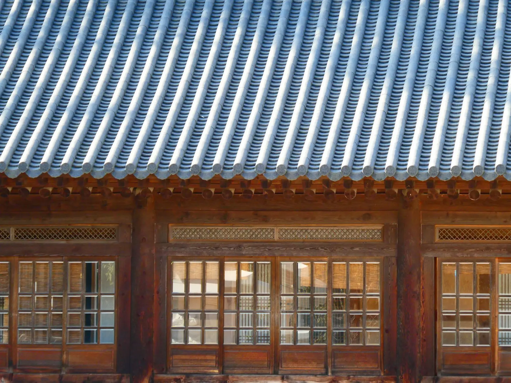 ‘부자 기운 받으러 오세요’…경남도, ‘K-거상’ 관광루트 띄운다 - traditional Korean historic house exterior