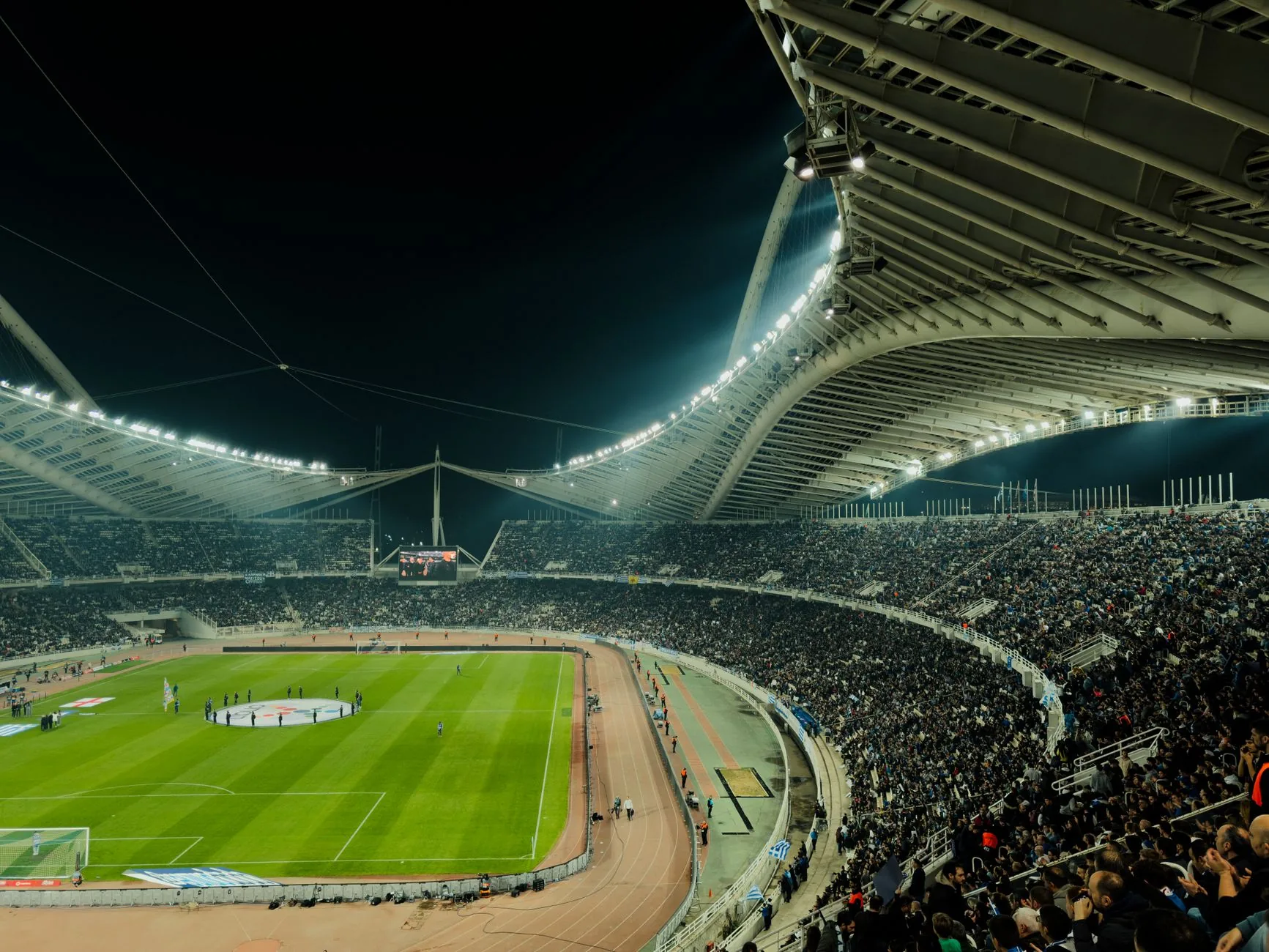 임영웅, 'AAA 2026 스타킹' 최정상 등극…3주 연속 1위→150점 만점으로 막강 화력 - stadium night event lights