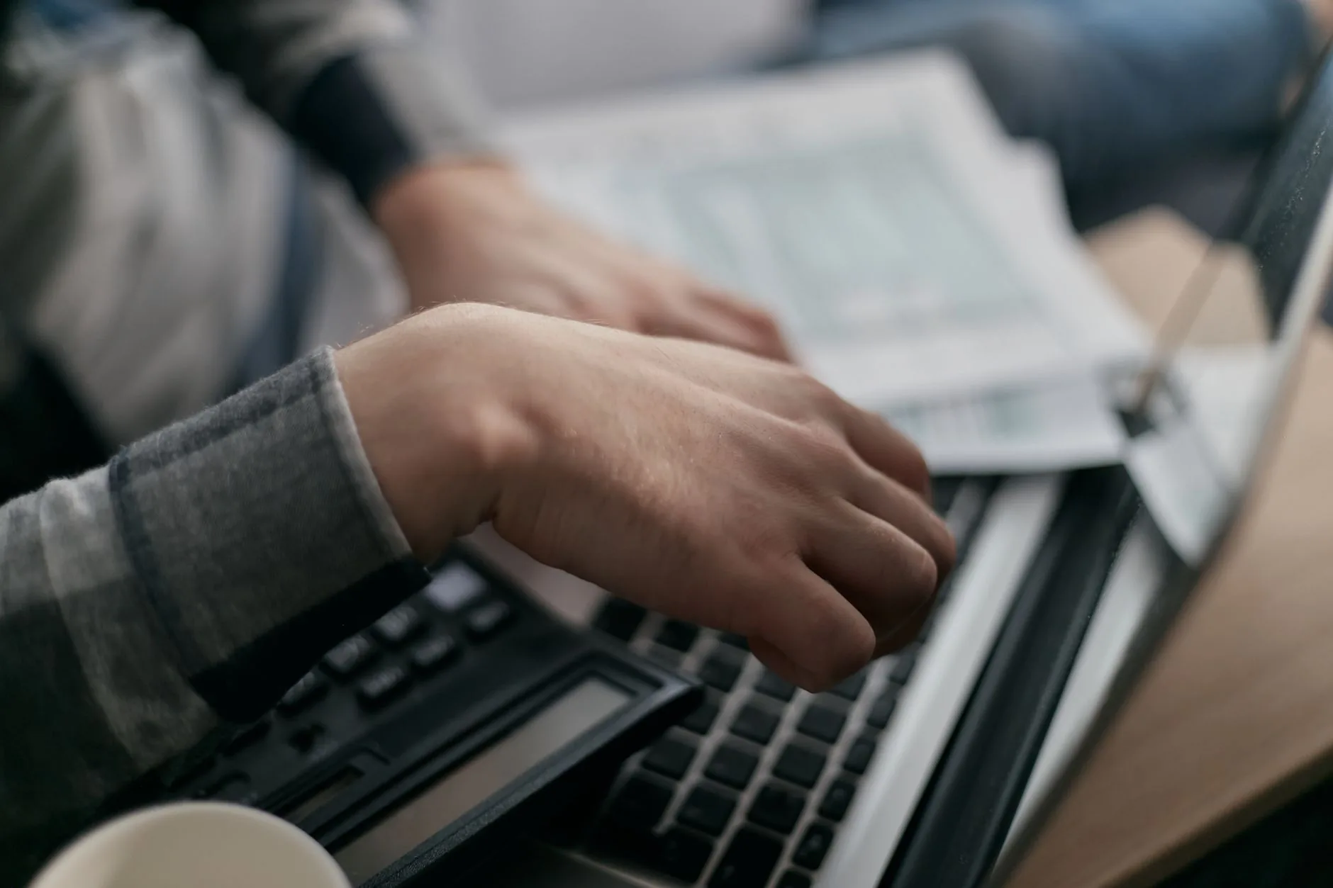 재산세 납부기한 지남 가산세 - Korean office worker paying tax online laptop