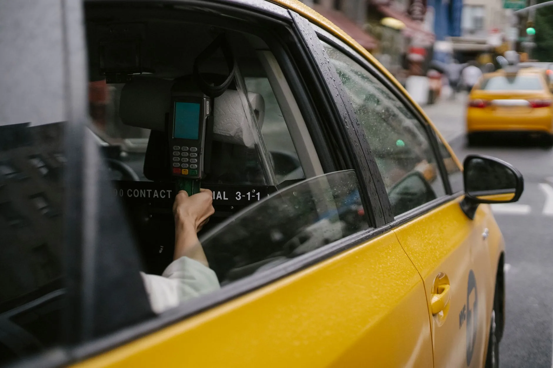 택시 고객센터 전화번호 총정리｜카카오T·우버택시·티머니 분실물 문의 - Korean taxi receipt payment card night city